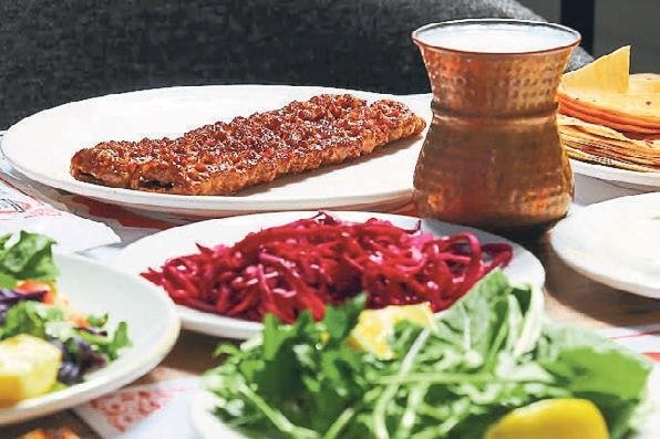 Gece yarısına kadar ciğer ve kebap keyfi
