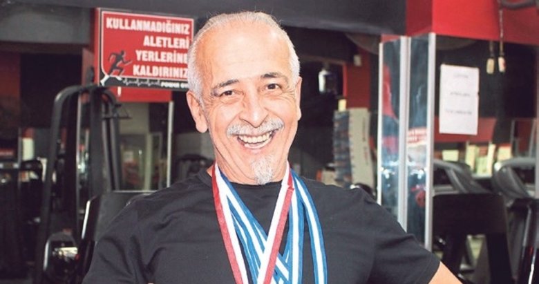 Rakip bulamadı, gençlerle yarıştı ve ikinci oldu