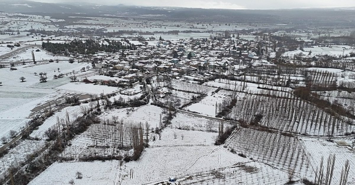 Uşak'ın yüksek kesimleri beyaza büründü