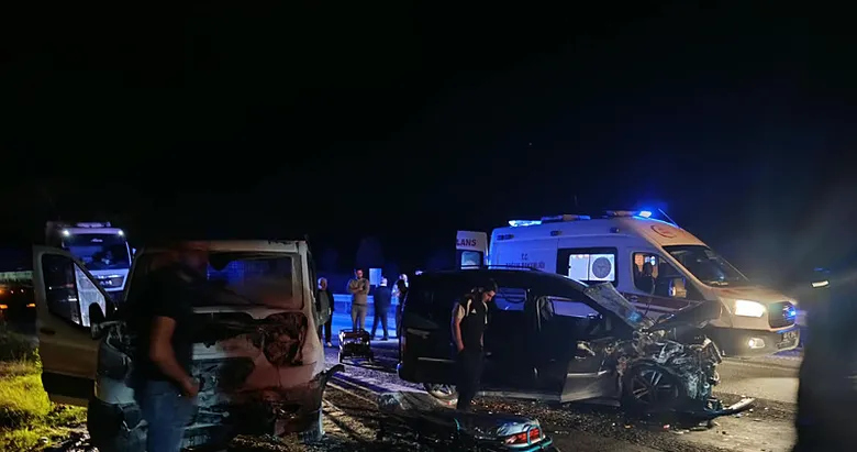 Manisa’da zincirleme kaza! 5 kişi yaralandı