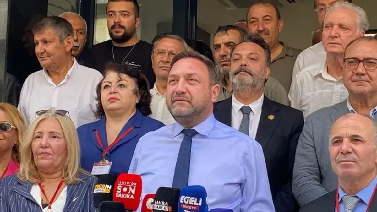 İzmir'de CHP ile Yeni Parti arasında cep telefonu kavgası: Yargı yolu göründü