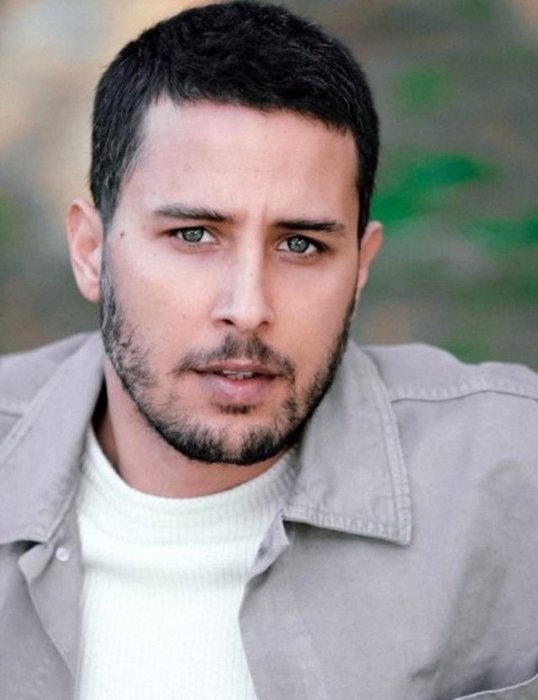 Ünlü oyuncu Tuan Tunalı köpek saldırısına uğradı