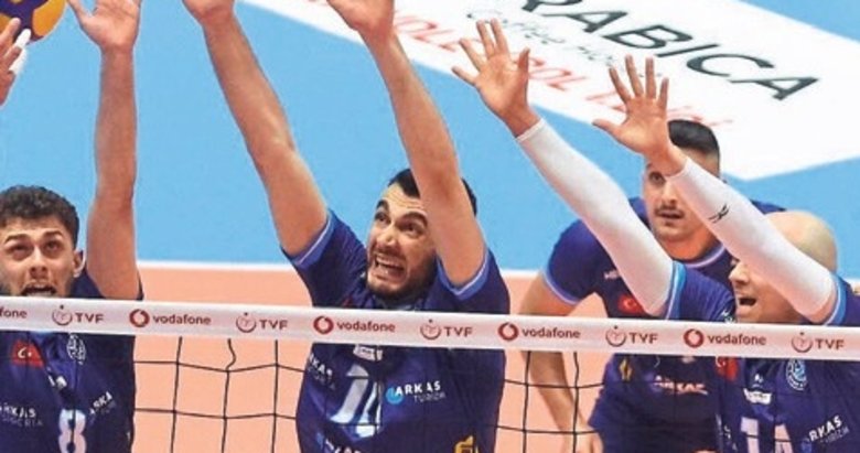 Arkas Spor finali altın sette kaçırdı