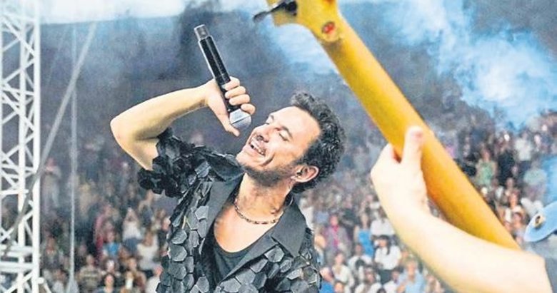 Buray’dan Bodrum’da büyüleyici konser