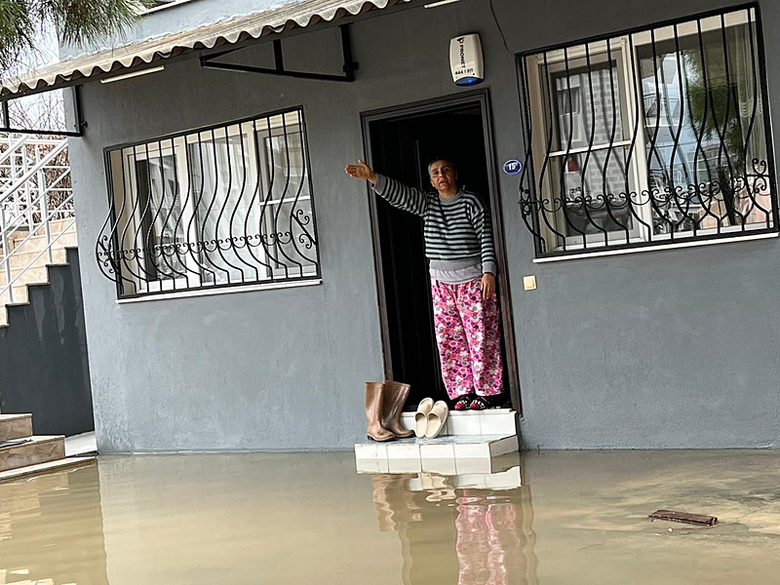 batinin-hali-icler-acisi-izmir-mugla-denizli-sular-altinda-kaldi-1771014203752.png