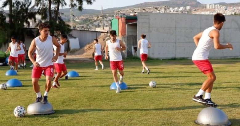 Karşıyaka yenileriyle sahada