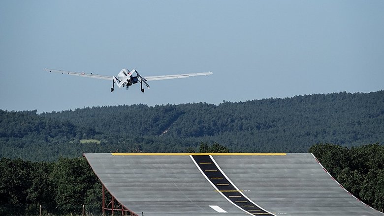 Bayraktar TB3 SİHA rampadan ilk kalkışını yaptı