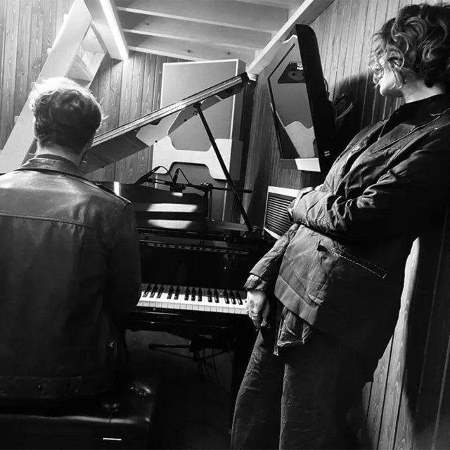 Şarkıcı Sıla oyuncu sevgilisi İlker Kaleli ile evleniyor mu?