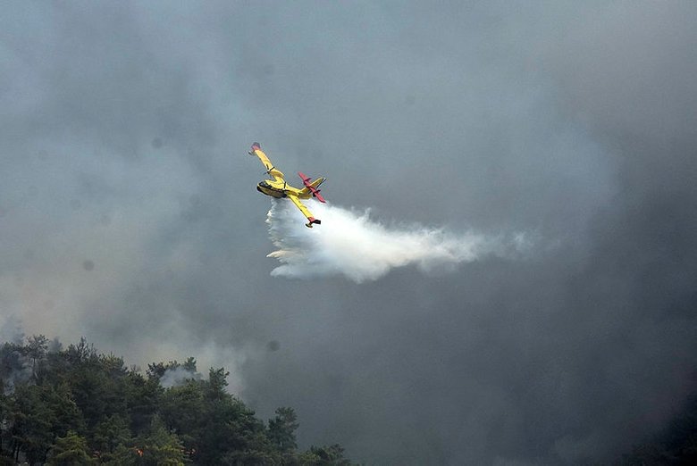 İspanyol yangın söndürme uçakları Köyceğiz’e müdahale ediyor