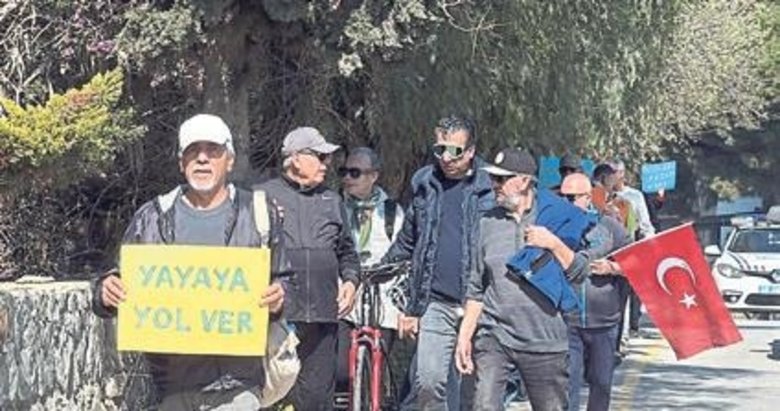 Arkadaşlarının öldüğü yerde yürüyüş düzenlediler