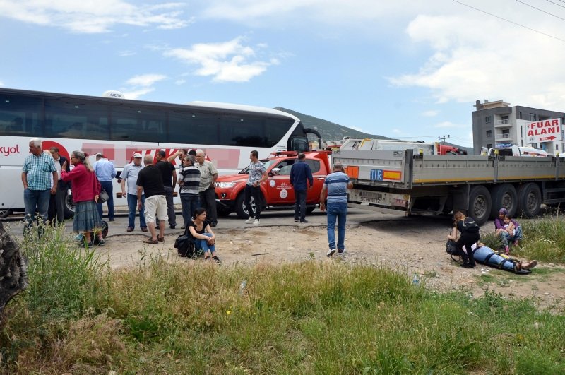 Muğla’da yolcu otobüsü ile çöp kamyonu çarpıştı