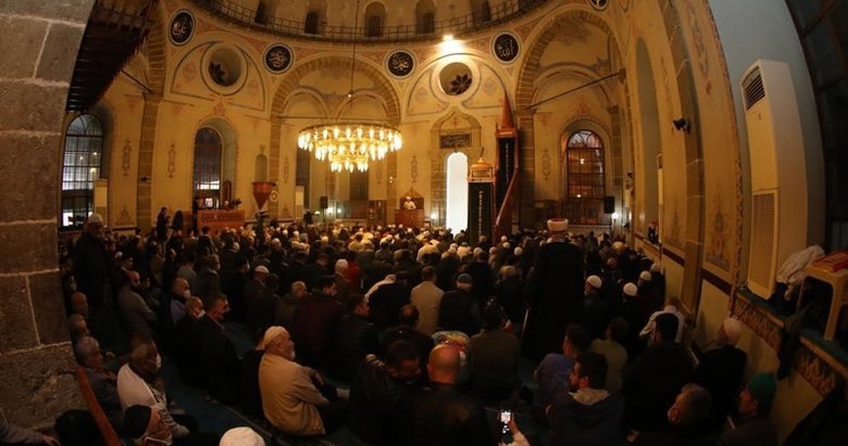 Diyanet 4 Ekim cuma hutbesini yayınladı! Cuma hutbesi tam metni...