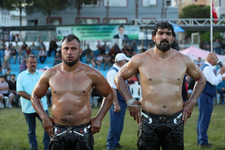 Ege’nin Kırkpınar’ı Helvacı’da pehlivanlar er meydanına indi