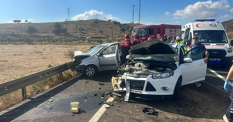 İzmir’de feci kaza! İki otomobil birbirine girdi: 1’i çocuk 6 yaralı