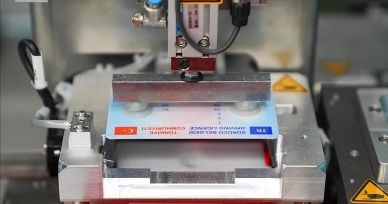 Eski tip ehliyet tarihe karışıyor! 7 bin TL’lik ücret geliyor