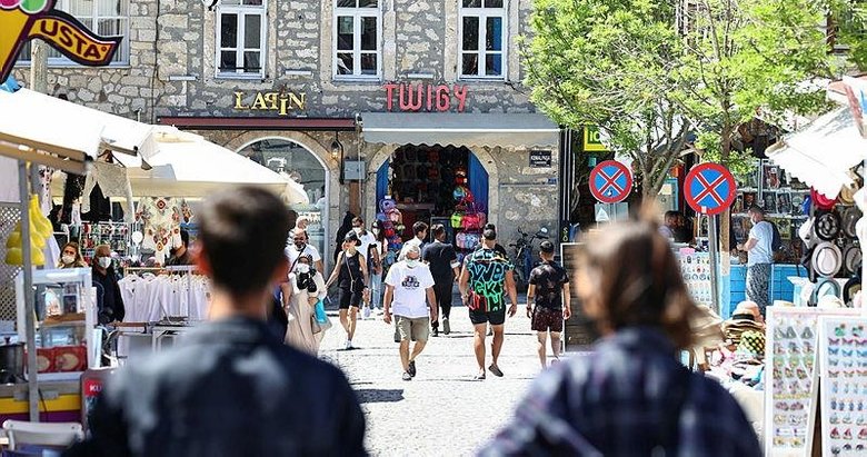 Kovid-19 sayılarındaki düşüş ve aşılamadaki artış Çeşme turizmini hareketlendirdi