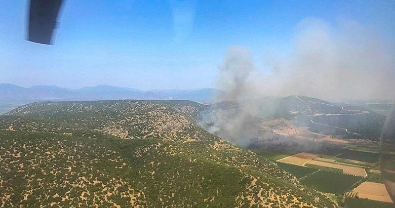 İzmir Tire’de orman yangını! 2 helikopter ve 4 arazöz müdahale ediyor