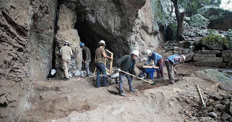 İzmir’deki bir mağarada 14 bin yıl öncesine ait insan izleri bulundu