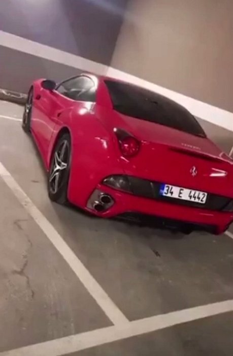 Ünlü oyuncu Özcan Deniz’in yeğeni gözaltına alındı