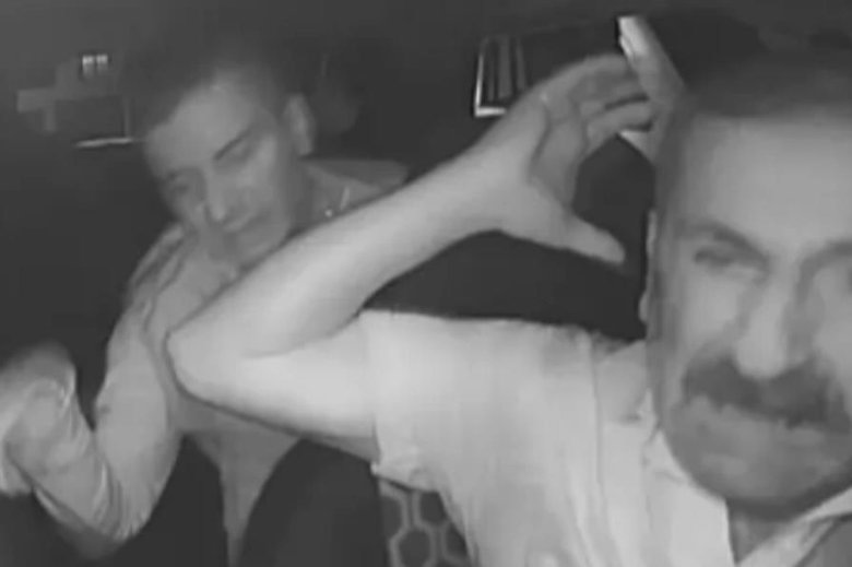 İzmir’de kaldırım taşıyla vurarak taksiciyi gasp etmişti! Cezası belli oldu