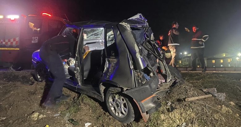 Uşak’ta feci kaza! Otomobil ile işçi servisi çarpıştı: 7 yaralı