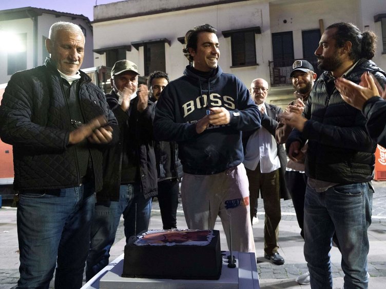 Bir Zamanlar Çukurova’nın Hakan’ı İbrahim Çelikkol’a sette sürpriz doğum günü!