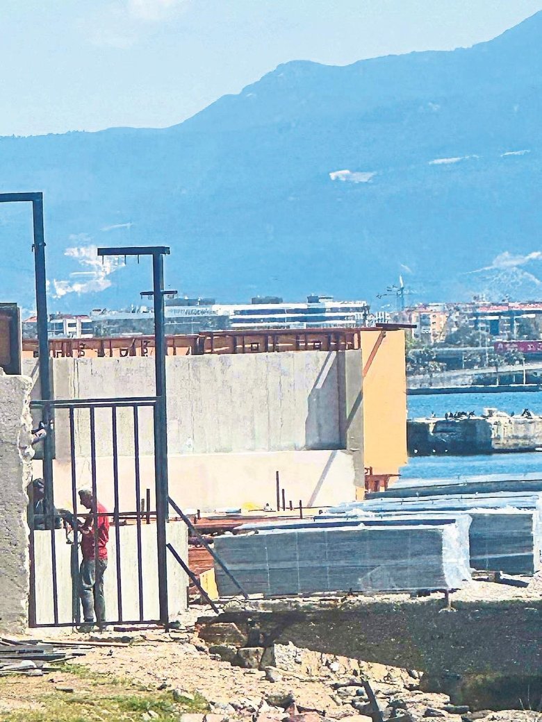 Mührü takan yok yalıya bakan yok!