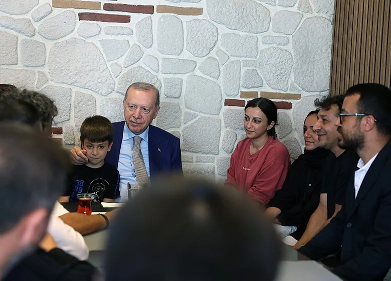 Başkan Erdoğan, Üsküdar’da esnafı ziyaret etti
