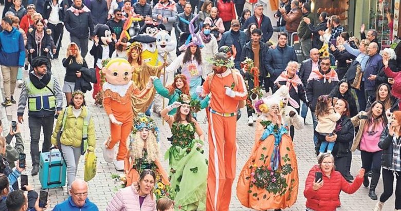 Seferihisar’da ‘turuncu bayram’ coşkusu