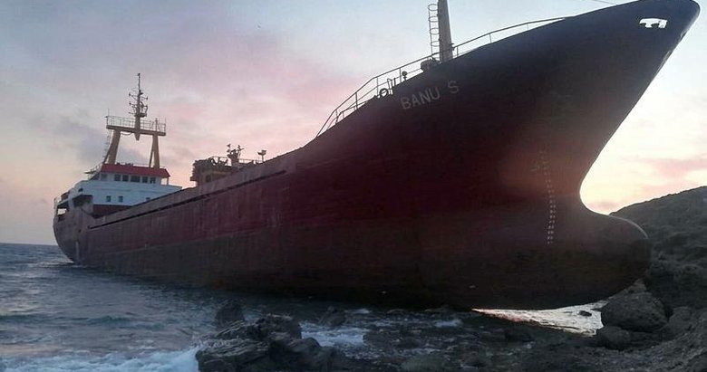 Kargo gemisi Bozcaada açıklarında karaya oturdu