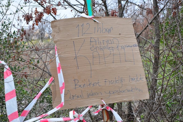 Manisa’daki şifalı suyun yolu kapatılmasına rağmen aldırış eden olmadı
