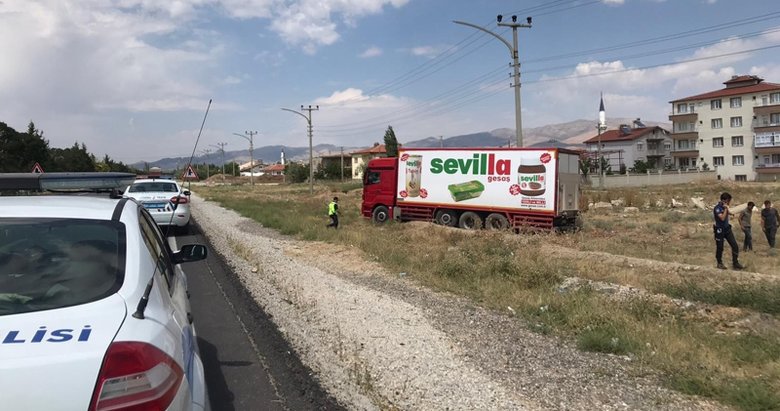 Ari Sokunca Bayilan Tir Soforu Kaza Yapti Afyonkarahisar Haberleri