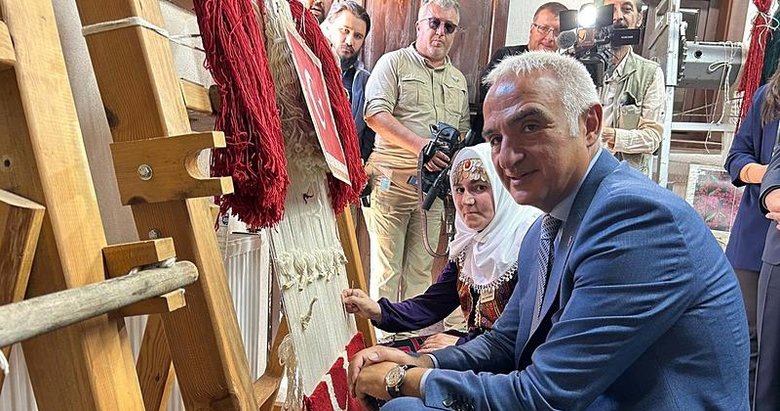 Bakan Ersoy: ‘Turistlerin yeni rotası Uşak olacak’