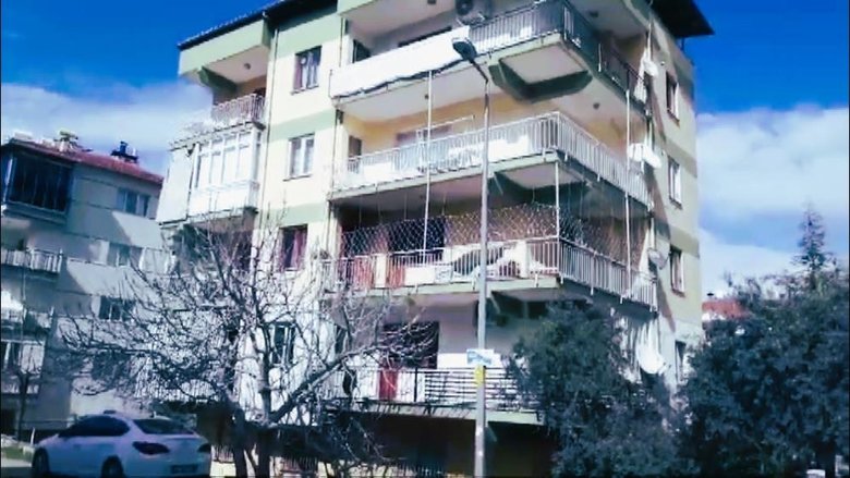 Anne ve otizmli oğlu alevlerin arasından kurtarıldı! Evleri küle döndü