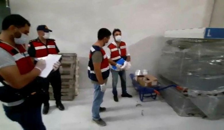 İzmir’de 40 günde, 18 ton sahte içki, 18 ton etil alkol ele geçirildi