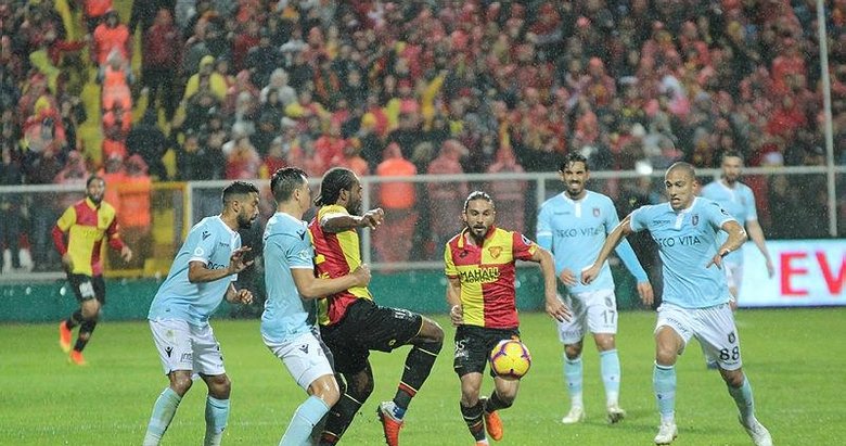 Göztepe-Başakşehir maçıyla ilgili 16 taraftar yakalandı