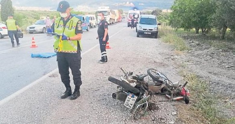 Motosikletteki çift kazada can verdi