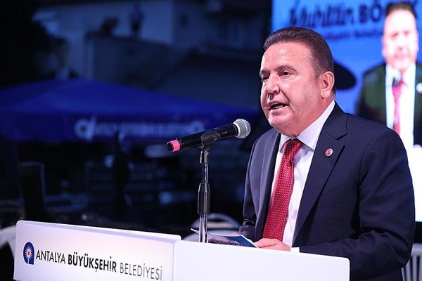 antalya-buyuksehir-belediye-baskani-muhittin-bocek-tutuklandi-1751783823509.jpeg