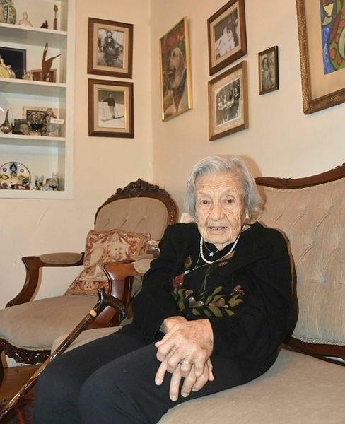Türkiye’nin ilk kadın ortodontisti Ayşe Mayda, İzmir’de yaşamını yitirdi