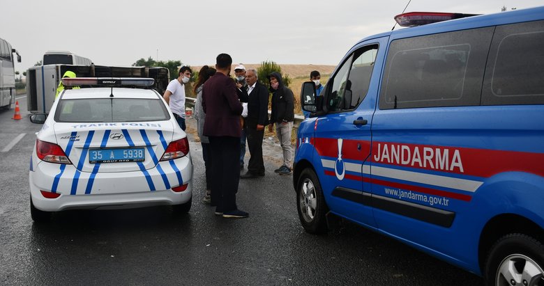 Son Dakika Izmir De Tarim Iscileri Tasiyan Minibus Devrildi Izmir Haberleri