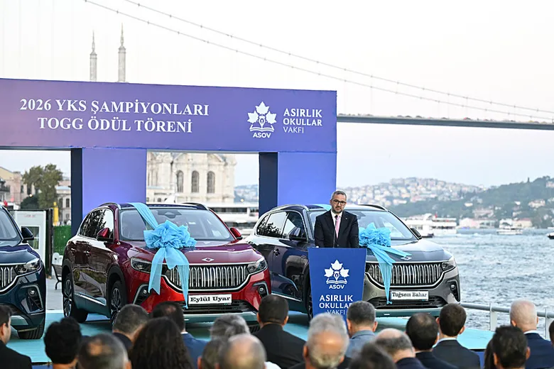 yks-sampiyonlarina-togg-hediye-edildi-1787727338242.png