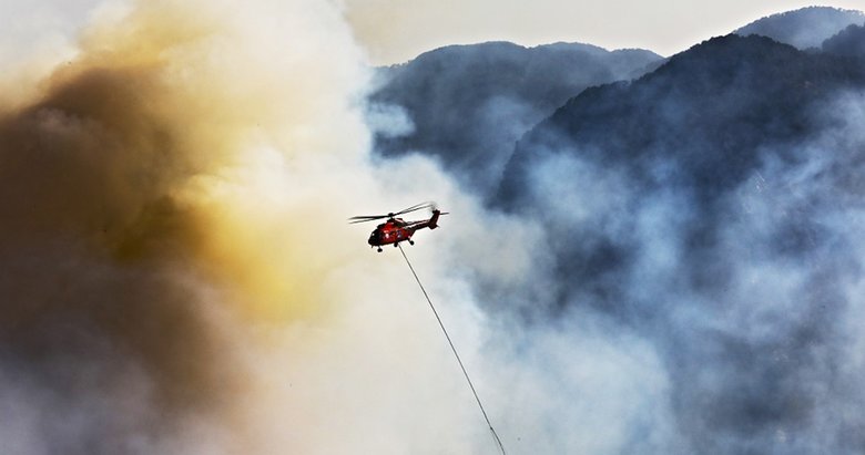 Marmaris’te yangınla mücadele devam ediyor! Kırmızı helikopterden kritik görev