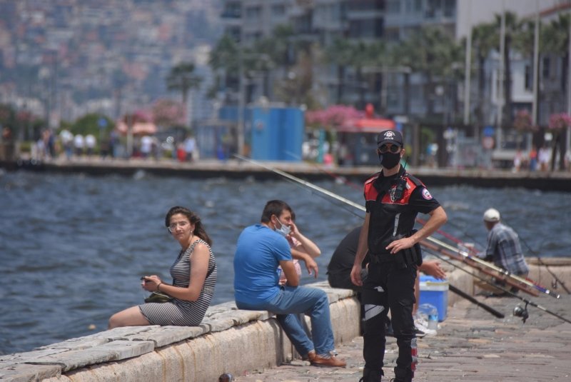 İzmir polisinden ’maske’ denetimi!