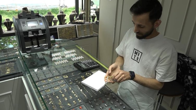 Verilmiş sadakası varmış! Para sayma makinesi hayatını kurtardı