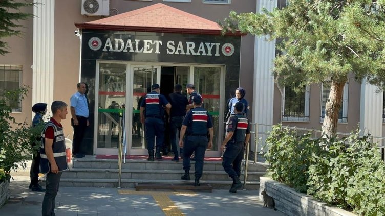 Afyon’da 8 kişinin öldüğü katliam gibi kazada iddianame hazırlandı! Şoför mahkeme kararıyla yaşını büyütüp ehliyetsiz direksiyona geçmiş
