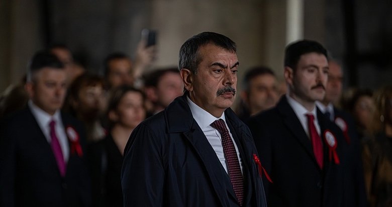 Bakan Tekin öğretmenlerle Anıtkabir’i ziyaret etti