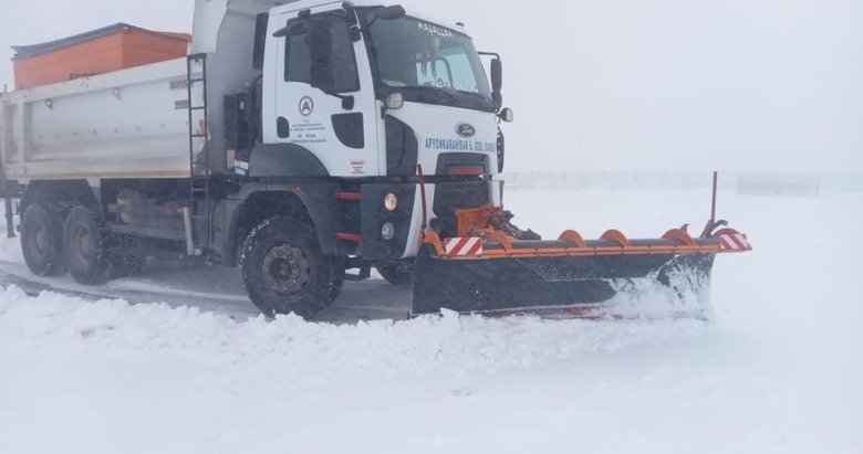 Afyonkarahisar’da kar nedeniyle zincirleme kaza! 5 araç birbirine girdi