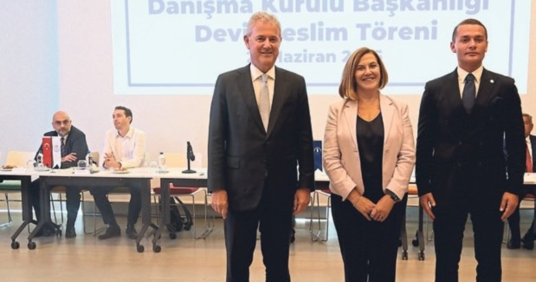 EGİAD’da bayrak değişimi