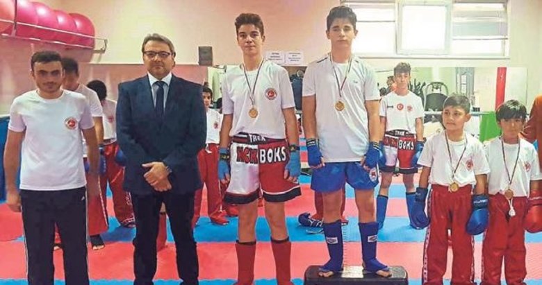 Yunusemre Belediye kick-boksta bir harika