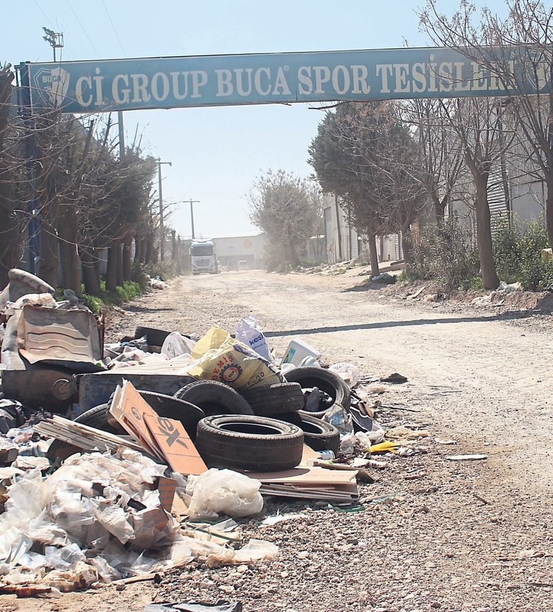 İzmir’de Buca Kaynaklar Tesisleri’nin çevresi kaderine terk edildi! Yıldız yuvasıydı çöp yığını oldu